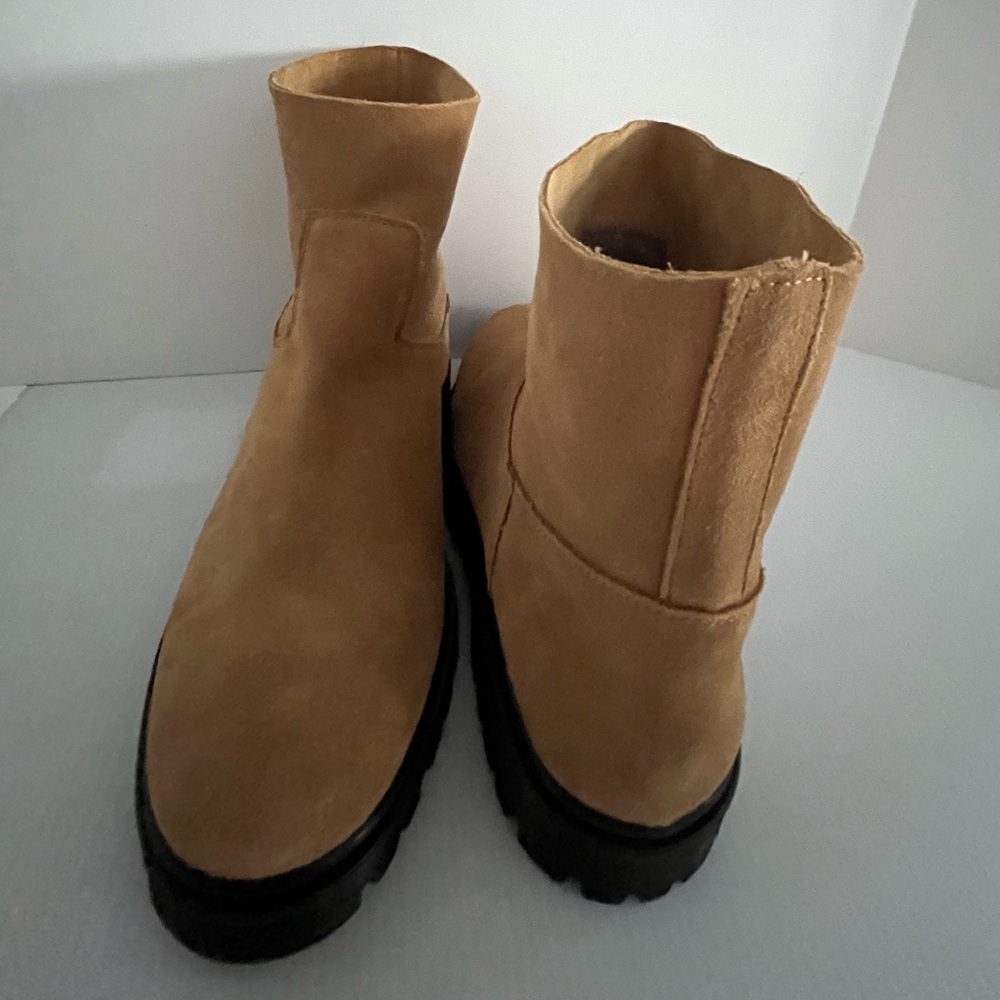 1980 NWOT Genuine Full Grain Suede Upper Portugal made Chelsea Ankle Boots EU 39